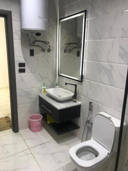 Apartment بغرفتين قرب مول مصر وميدان جهينة Families Only