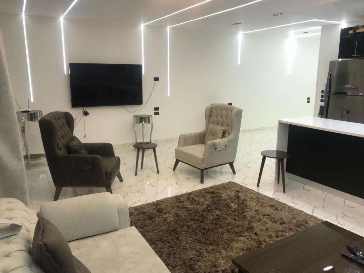 بغرفتين قرب مول مصر وميدان جهينة Families Only *
